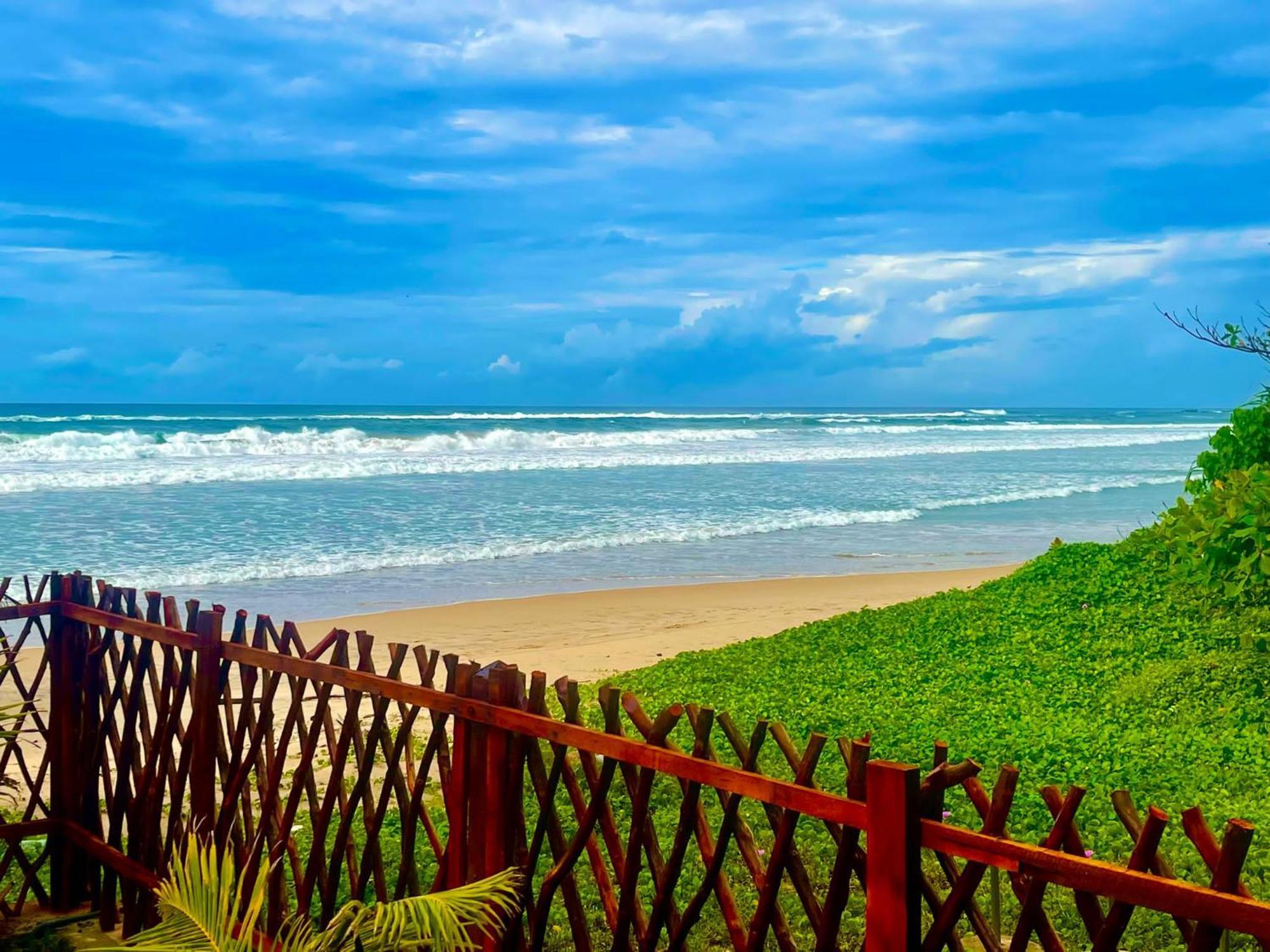 Amaya Beach Hotel Dikwella Exterior foto