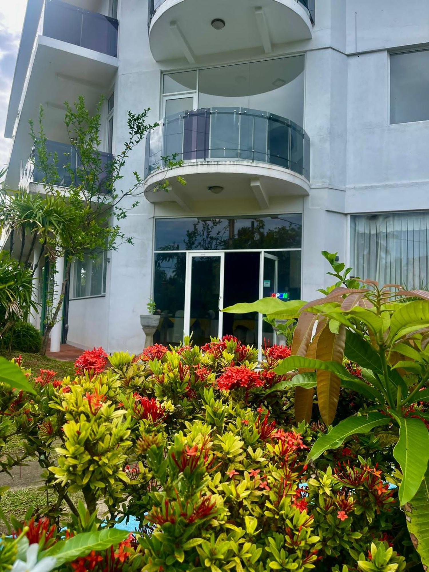 Amaya Beach Hotel Dikwella Exterior foto
